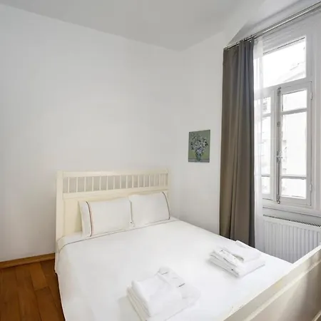 Apartamento Bright 2br Cozy W Balconysea View! #112