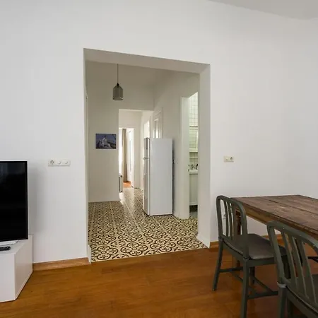 Bright 2br Cozy W Balconysea View! #112 *